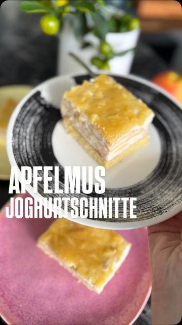 Sucht ihr nach einer erfrischenden Sommerschnitte? Meine APFELMUS-JOGHURTSCHNITTE ist einfach köstlich. Leicht, süß-säuerlich und schnell gemacht.
Den Link zum Rezept gibt’s in der Bio!
.
.
#apfelmusjoghurtschnitte #joghurtschnitte #sommerschnitte #binekocht #tasteslikesummer