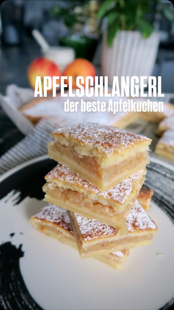 APFELSCHLANGERL - eine Kindheitserinnerung. Für mich einer der besten Apfelkuchen überhaupt. Der zart mürbe Topfenteig mit der köstlichen Apfelfülle ist einfach ein Gedicht. Was ist Euer liebster Apfelkuchen? Oder ist es Apfelstrudel?
Den Link zum Rezept gibt‘s in der Bio.
.
.
#apfelkuchen #apfelschlangerl #apfelschlankerl #binekocht #applepie