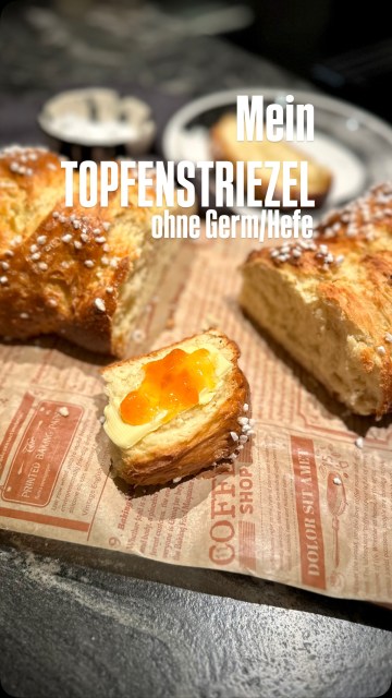 Mein TOPFENSTRIEZEL! Ganz ohne GERM/HEFE! Wie geht das? Ganz einfach und er ist super schnell gemacht. Perfekt also für Ostern. Wenn ihr die Stränge dicker lässt, dann wird er insgesamt kürzer und dicker - bitte bei der Backzeit beachten weil er dann länger braucht. Ich versuche die Stränge daher gleichmäßig etwas dünner auszurollen. Aber ihr könnt das beliebig machen! Wer hat ihn schon ausprobiert?
Den Link zum Rezept gibt’s in der Bio (sonst findet man das Rezept jederzeit unter dem Suchbegriff: Topfenstriezel auf meinem Blog)
🐣❤️🐰😍🐤🐰❤️🐣
#topfenstriezel #quarkzopf #binekocht #osterstriezel #quarkstriezel