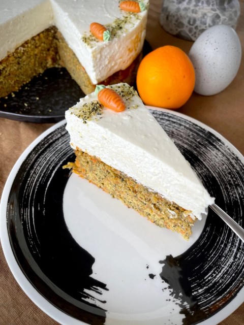 Meine KAROTTENTORTE MIT ORANGEN-TOPFENCREME. Natürlich die perfekte Ostertorte, aber auch super als Blechkuchen! Ich liebe die Saftigkeit des Teiges und Topfen ist sowieso meine Lieblingszutat, wenn es um saftige Torten und Kuchen geht. Wer hat die Torte schon ausprobiert? Oder wird sie ausprobieren?
Ich muss erst gesund werden, aber dann wird wieder gebacken!
Den Link zum Rezept gibt’s in der Bio!
.
.
#karottentorte #ostertorte #carrotcakes #binekocht #eastercake