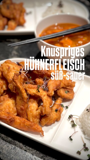 Knuspriges Hühnerfleisch süß-sauer wie beim Asiaten? Das kann man doch zu Hause gar nicht hinkriegen! Ich zeig Dir wie man es macht. Mr. Bee meinte unlängst - Hühnerfleisch süss-sauer hatten wir schon lang nicht mehr. War das ein Hinweis es wieder mal zu kochen? Man weiß es nicht. ;-)
Den Link zum Rezept gibt’s in der Bio.
#knusprigeshühnerfleisch #sweetandsourchicken #hühnerfleischsüßsauer #binekocht #asianfood