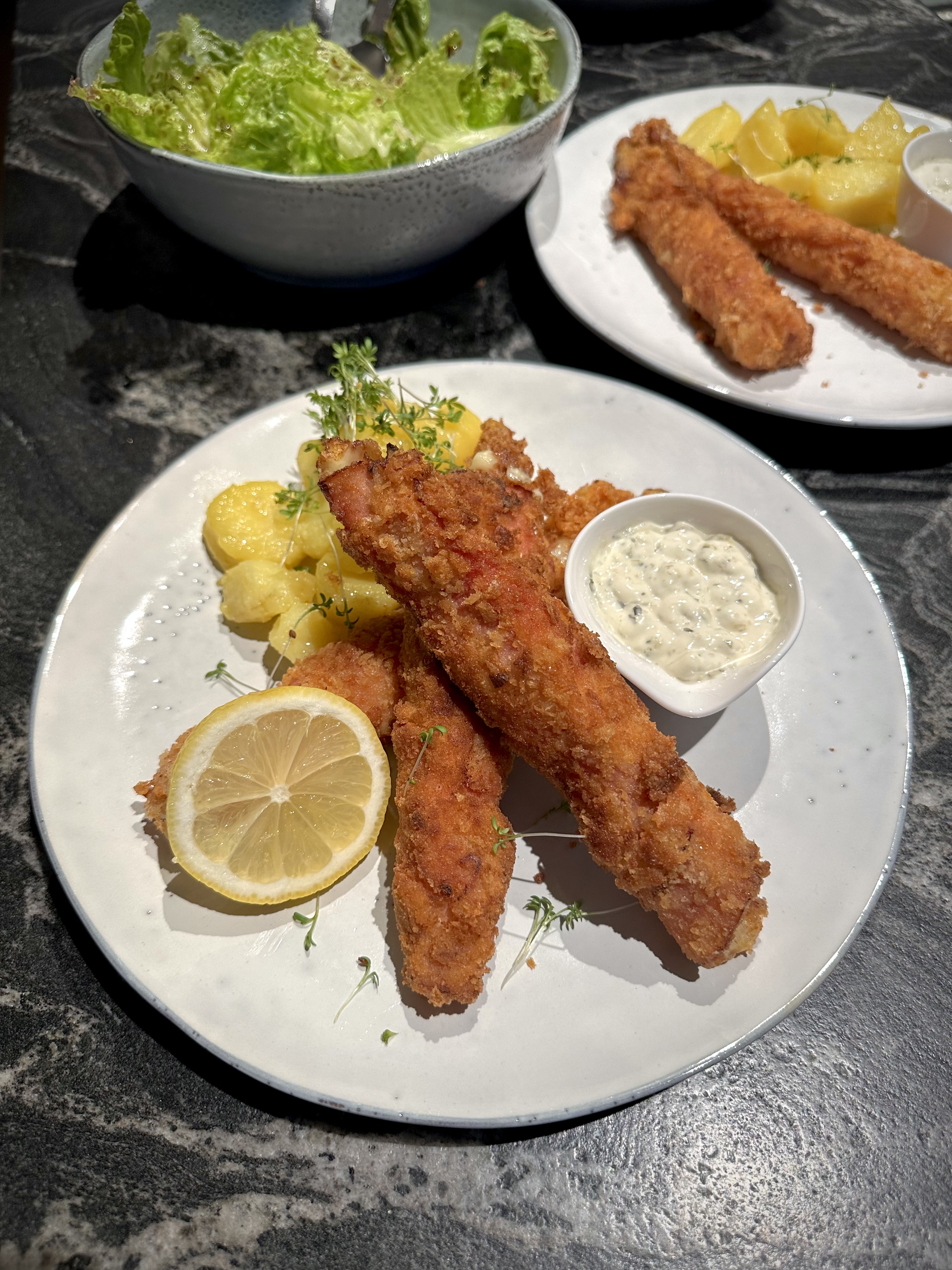 Spargel Cordon Bleu mit Sauce Tartare u0026 grnem Salat