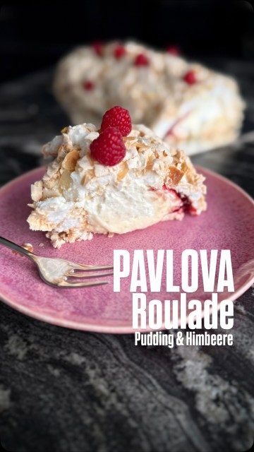 Meine PAVLOVA ROULADE mit Himbeer-Puddingfülle. Ganz einfach zu machen und schmeckt himmlisch. 
Das knackige Baiser passt einfach unglaublich gut zur cremigen Fülle und die Säure der Himbeeren gibt noch den richtigen Kick!
Den Link zum Rezept gibt’s in der Bio!

#pavlovaroulade #pavlova #himbeerroulade #baiserrolle #binekocht